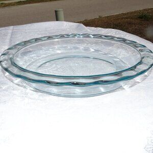 Vintage Pyrex Large Glass Fluted Pie Pan 11" - Makes a 9.5" Pie